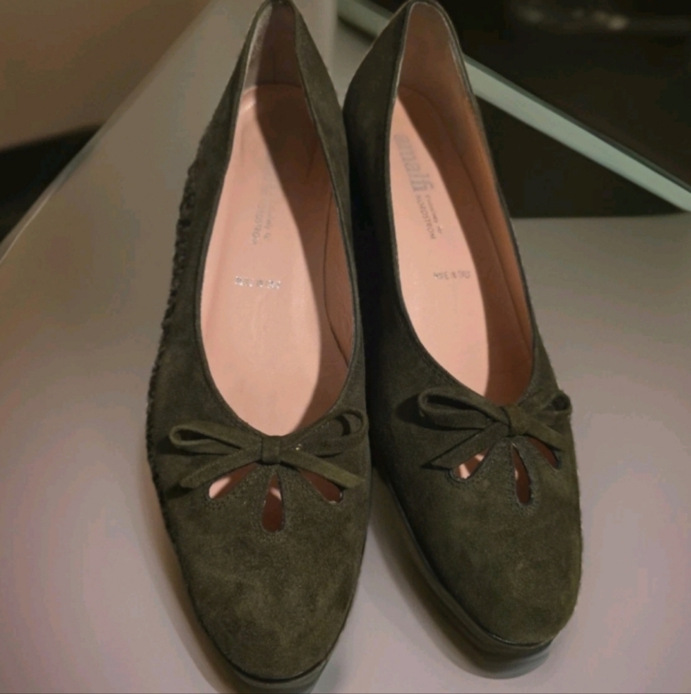 Amalfi exclusively for NordstromOlive green suede ballerina flatsSize 7.5 AA